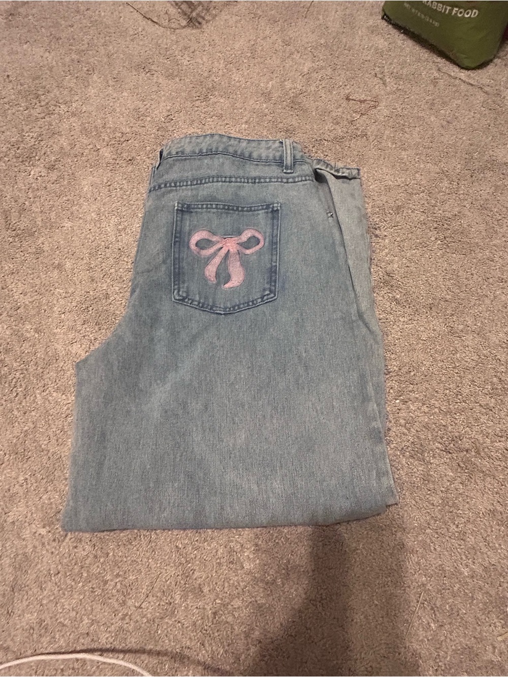 Wide leg semi baggy bow jeans